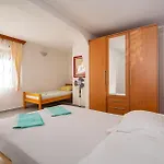 In With House Sea View * רובנסקה