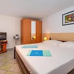 In With House Sea View ロバニスカ