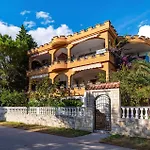 In With House Sea View * רובנסקה